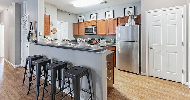 Kitchen-01Fitness-Center-01-Hill-Place-Fayetteville-AR - Hill Place Apartments