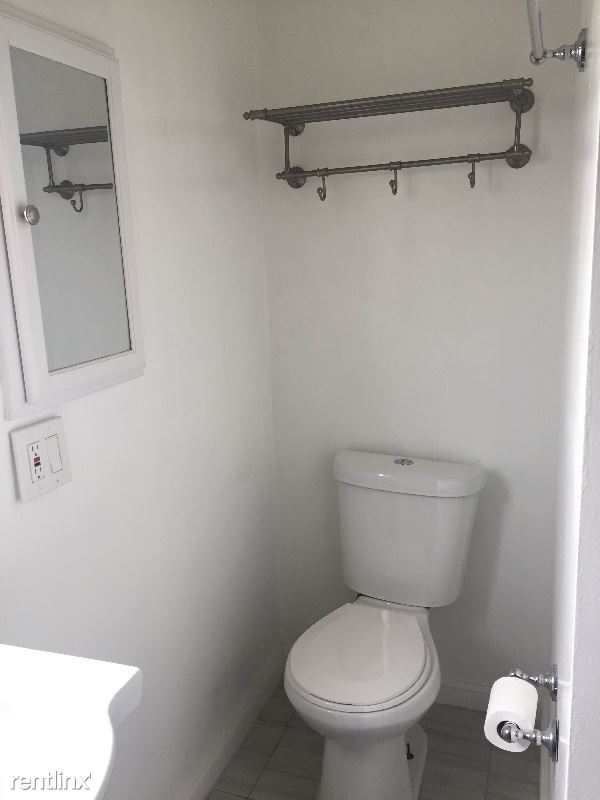 Building Photo - Studio, 1 bath Apartment - 29 W Glenarm St