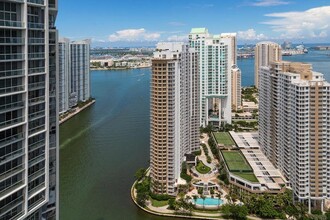Building Photo - 495 Brickell Ave
