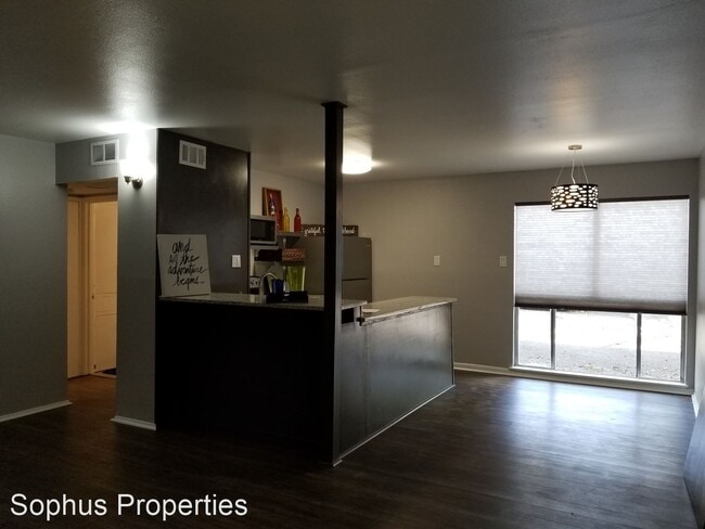 Building Photo - 133 Parland Pl