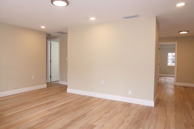 Building Photo - 7160 Lenape Cir