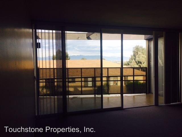 Building Photo - 4150 Hillcrest Dr