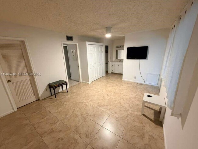 Foto del edificio - 557 High Point Dr