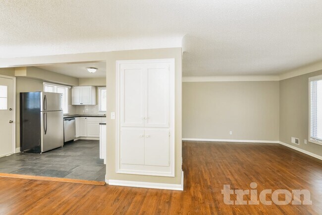 Foto del edificio - 3284 71st St E