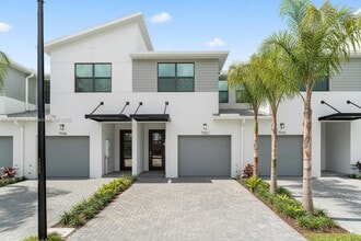 Building Photo - 7448 Lenora Ln
