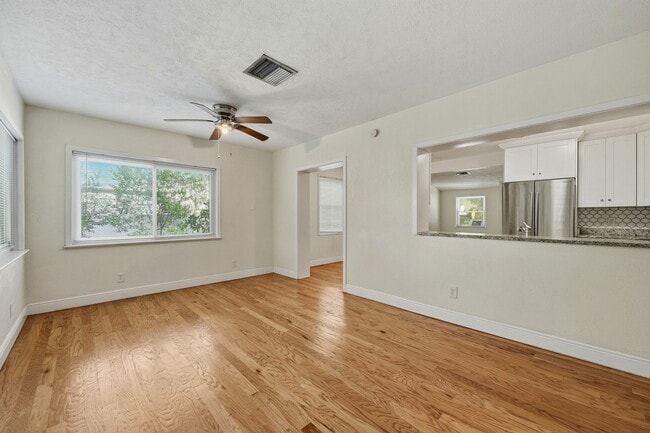 Building Photo - 2701 S Manhattan Ave