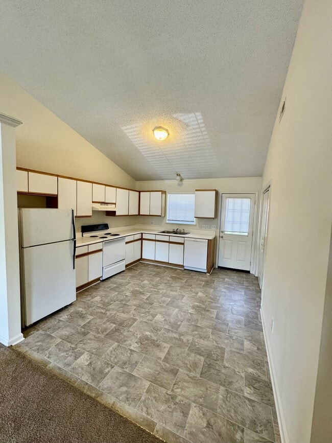 Building Photo - 1405 Angels End