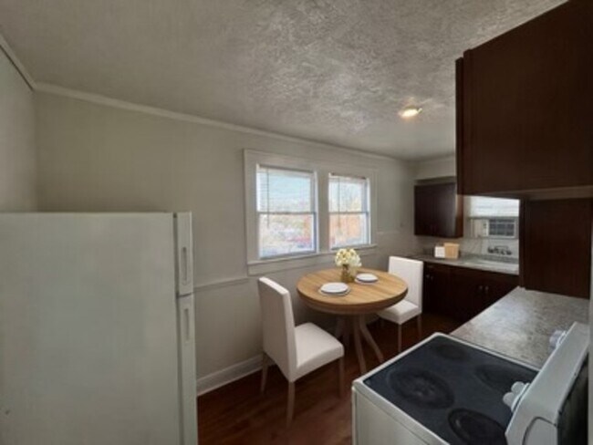 Photo - 2904 W Chestnut St Apartment