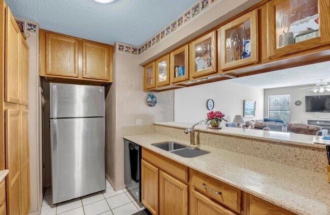 Building Photo - 604 Highcrest Dr
