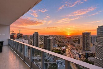 Building Photo - 200 Biscayne Blvd Way