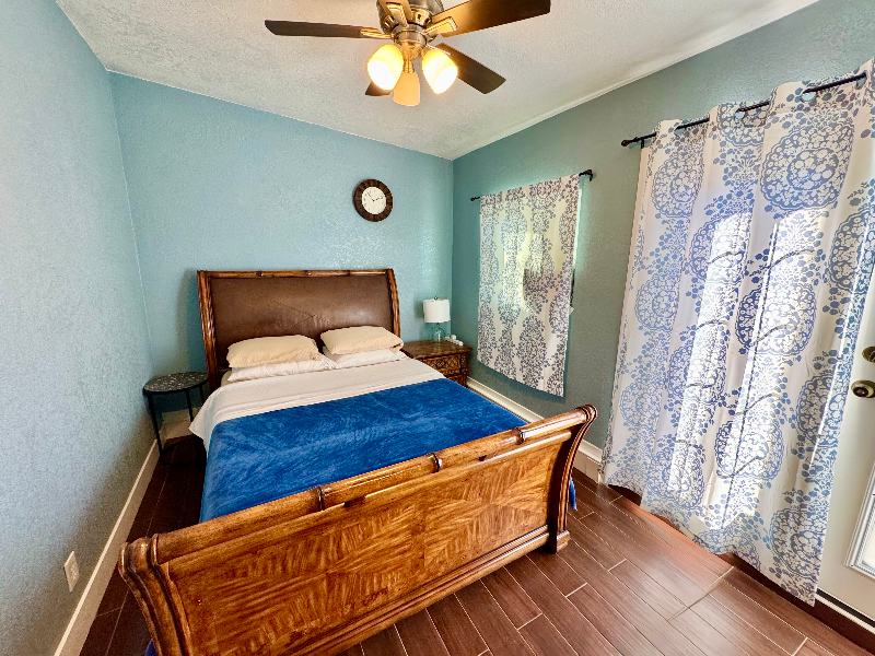 Foto principal - 5333 Longridge Ave