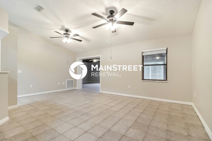Foto principal - 3 Bedroom Pet-Friendly Home in Cocoa, FL w...