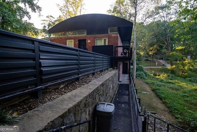 Building Photo - 15 Burbank Dr NW