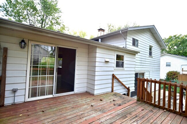 Building Photo - 1120 E Kitson Dr