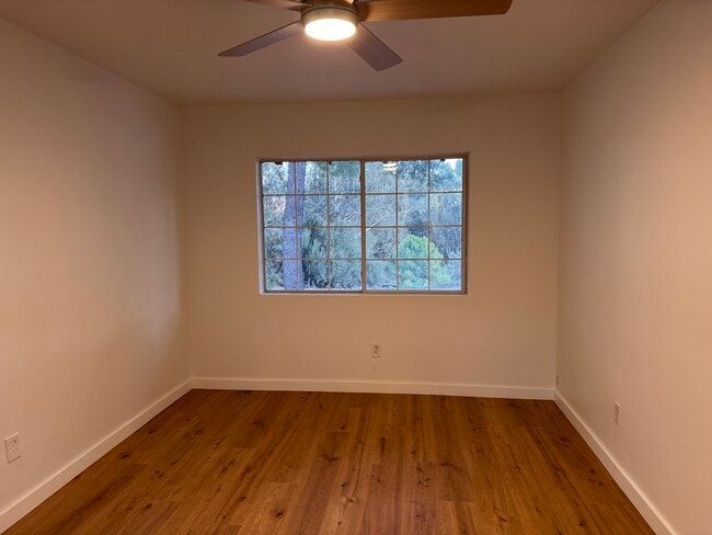 Building Photo - 1373 Real Way Ln