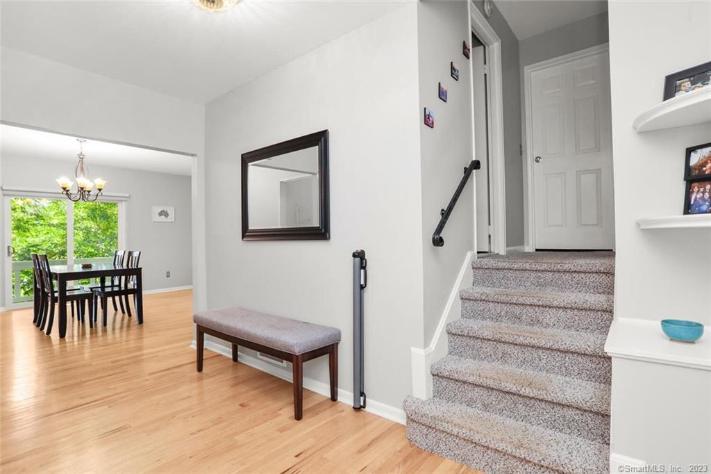 Primary Photo - 9 Hills Ln