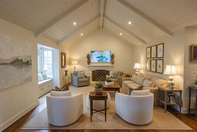 Foto del edificio - 3719 S Woodland Dr