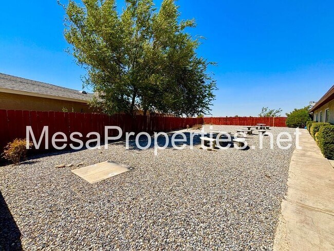 Foto del edificio - 21460 Laguna Rd