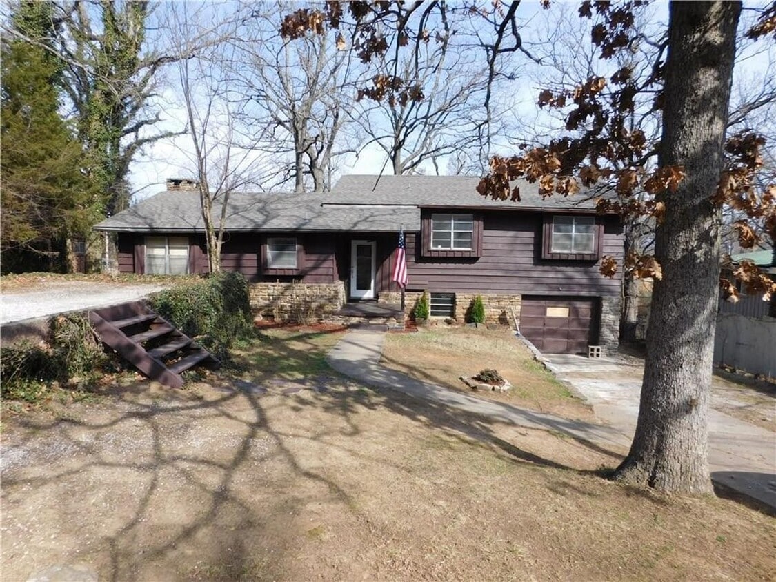 Primary Photo - Prime Location Near UofA Campus!! AVAILABL...