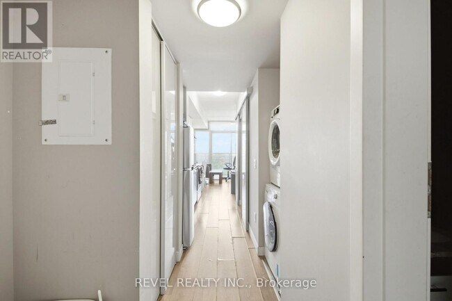 Building Photo - 308 Lester St