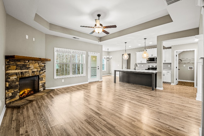 Building Photo - 317 Lucy Ln