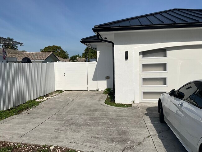 Building Photo - 11154 SW 145th Pl