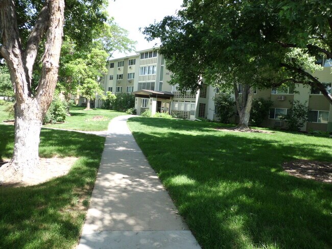 Camino de entrada al apartamento - 745 S Alton Way