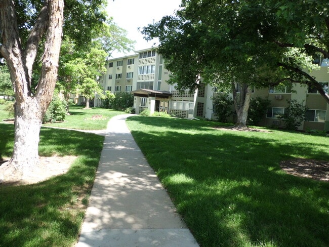 Front walk Way to Apartment - 745 S Alton Way (Denver, CO) Apartment
