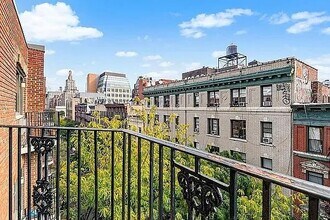 Building Photo - 211 Thompson St