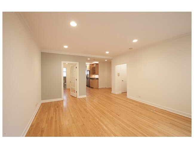 Building Photo - 1224 W Jarvis Ave