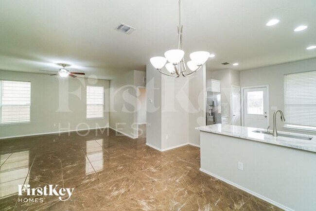 Foto del edificio - 3714 Coyote Creek