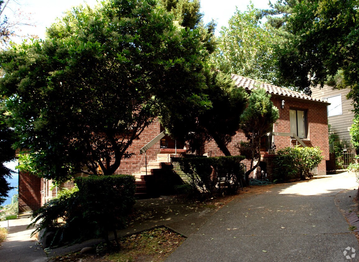 Primary Photo - 626,-630 W Mercer Pl