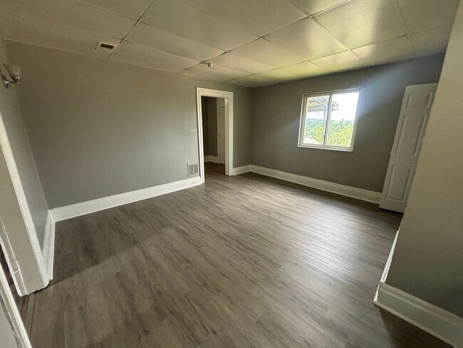 Foto del edificio - Newly updated 3 bedroom apartment in Mt Washington !
