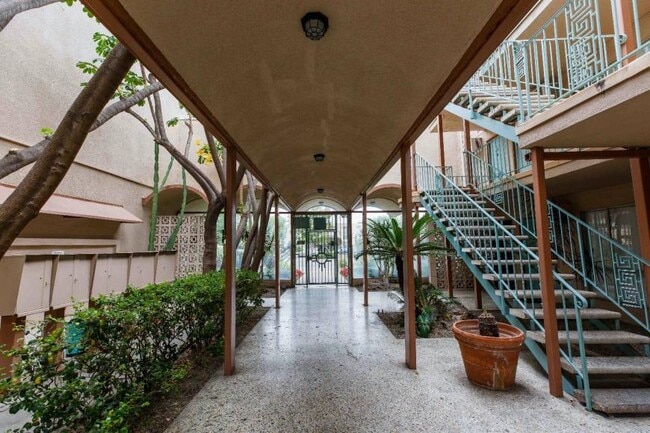 Foto del edificio - 1.0 bedroom in West Covina California 91791