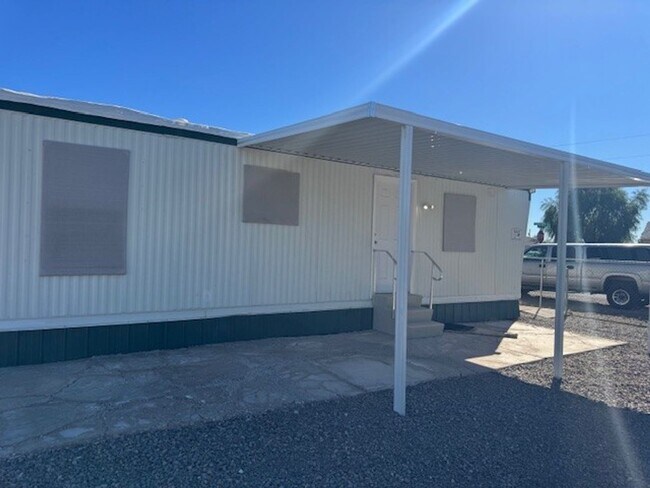 Foto del edificio - Parially Furnished 2BR 1BA Remodeled-Fenced Yard + RV/Coach cement Parking
