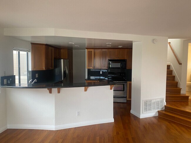 Foto del edificio - 2BD/2.5BA townhome in UTC Near UCSD!