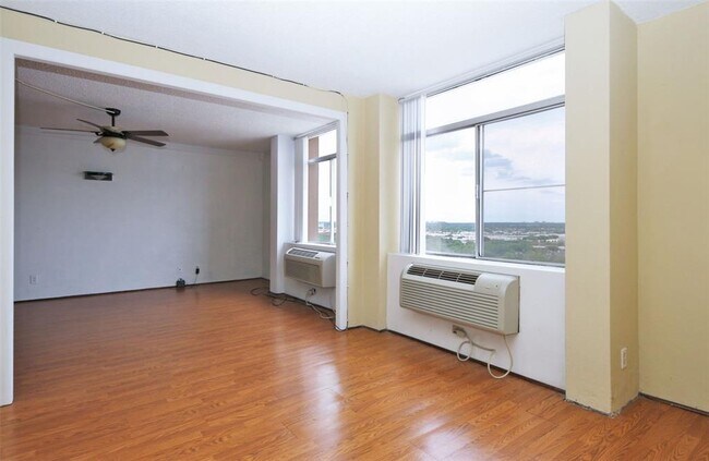Building Photo - 7520 Hornwood Dr