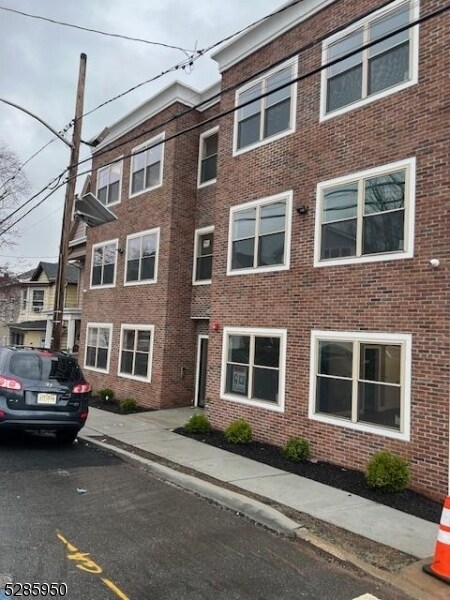 Primary Photo - 52 N 4th St