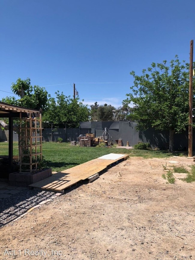 Building Photo - 3 br, 2 bath House - 5015 Pearlite Avenue