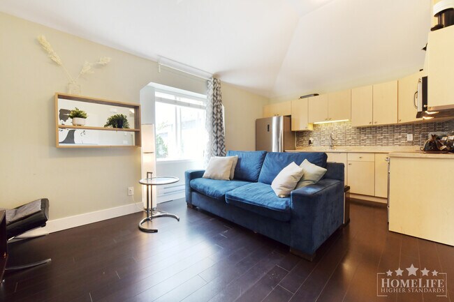 Building Photo - Fully Furnished 1 Bedroom Coach House in Clayton – Utilities Included