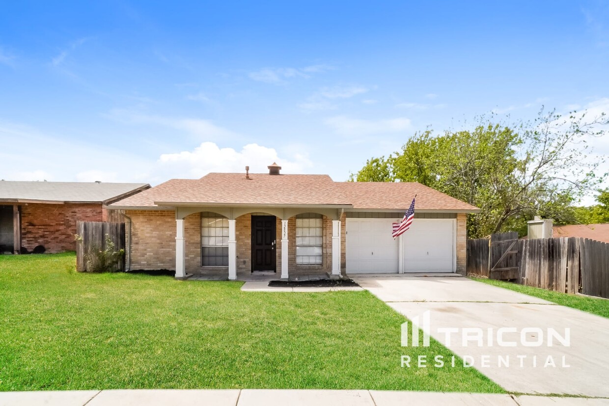 Foto principal - 12827 Provision St