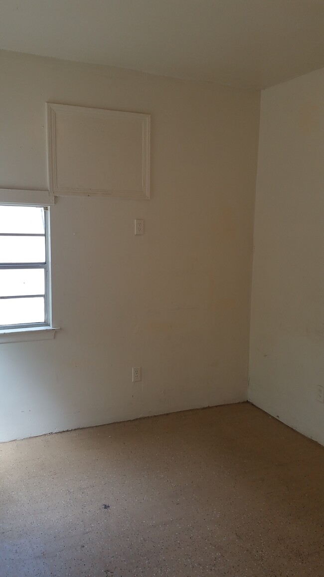 Building Photo - 801 Kraft Ave