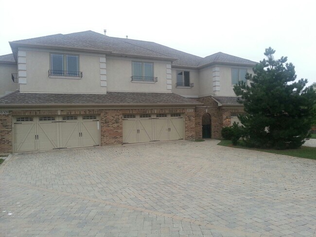 Foto del edificio - 16W311 Shadow Creek Dr