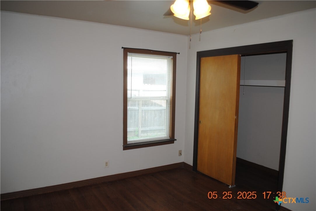Building Photo - 106 E Young Ave