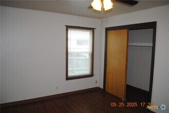 Building Photo - 106 E Young Ave