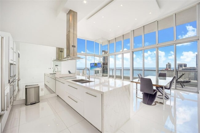 Building Photo - 495 Brickell Ave