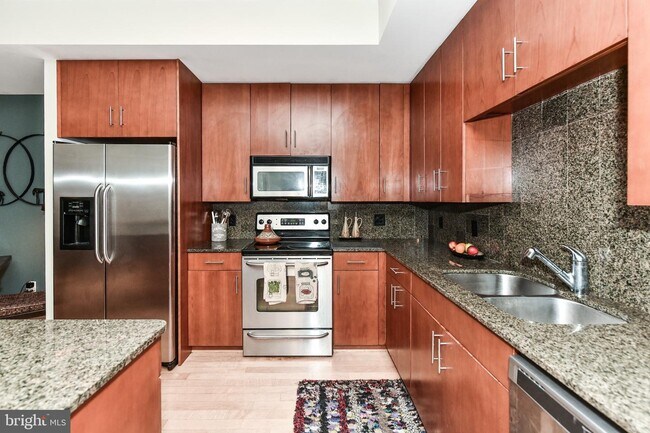 Building Photo - 910 M St NW