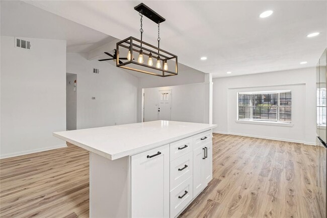 Building Photo - 6009 Glen Meadow Dr