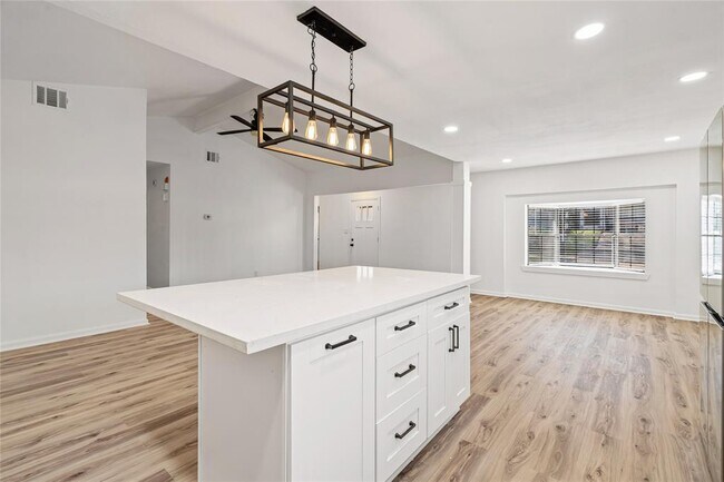 Foto del edificio - 6009 Glen Meadow Dr