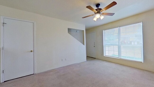 Foto del edificio - 2 WEEKS FREE RENT IN A 3 BEDROOM TOWNHOUSE AT $950!